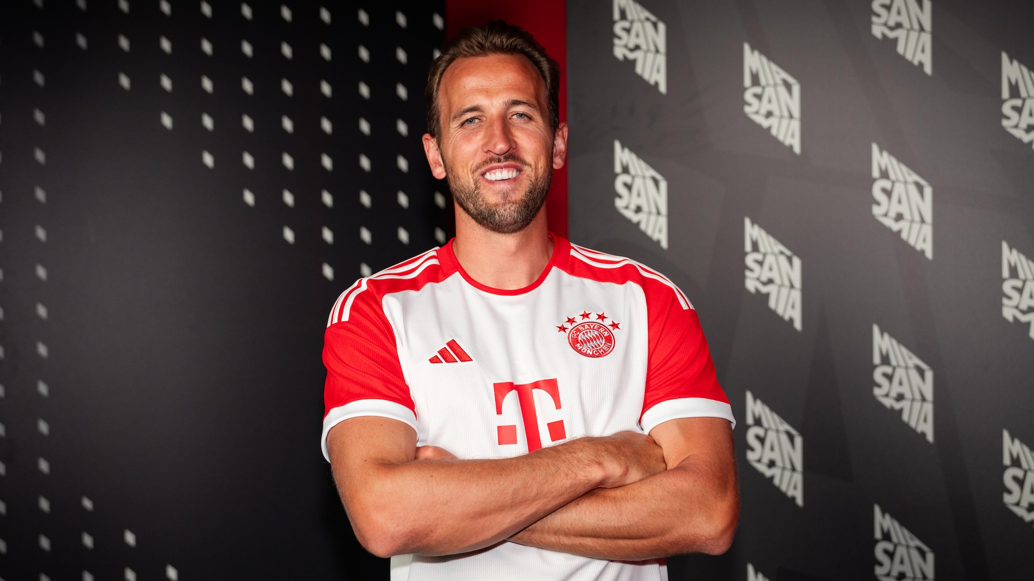fc_bayern_munchen_unveil_new_signing_harry_kane_1_784e7324.jpeg (321.11 Kb)