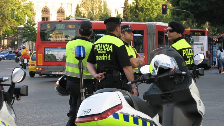 policiya_17782260.jpg (50.33 Kb)